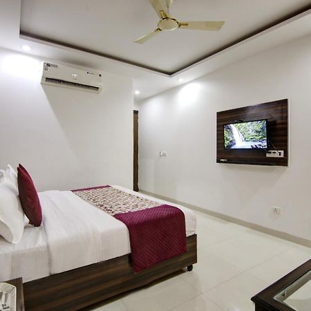 Hotel Devrana Delhi Airport New Delhi Bagian luar foto