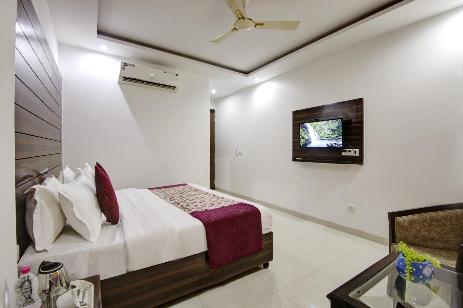Hotel Devrana Delhi Airport New Delhi Bagian luar foto