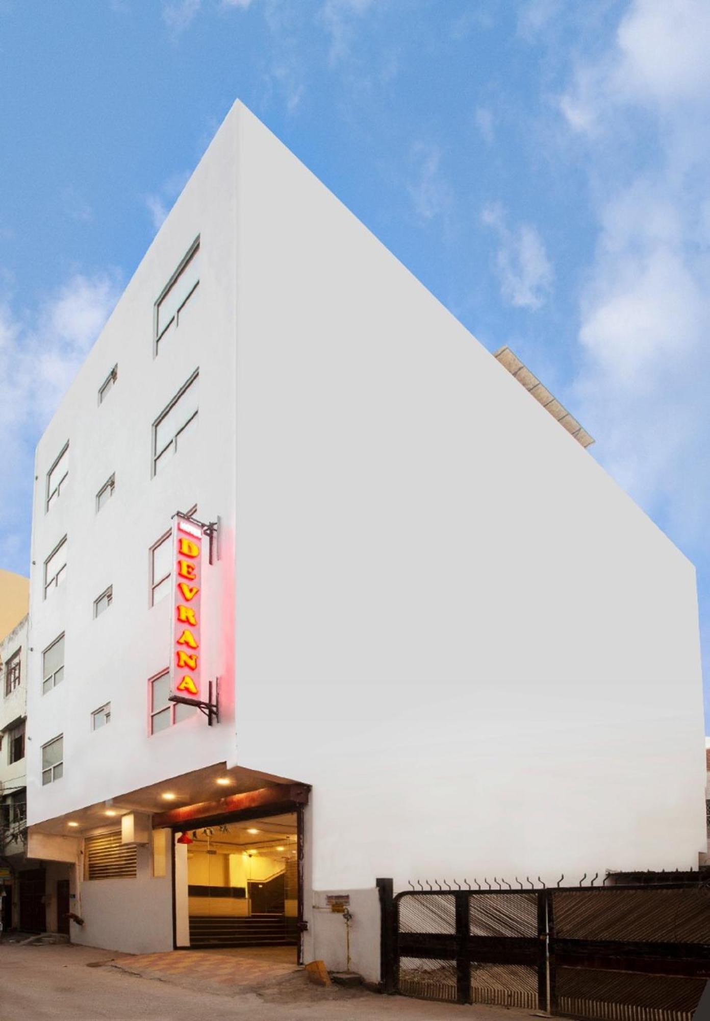 Hotel Devrana Delhi Airport New Delhi Bagian luar foto