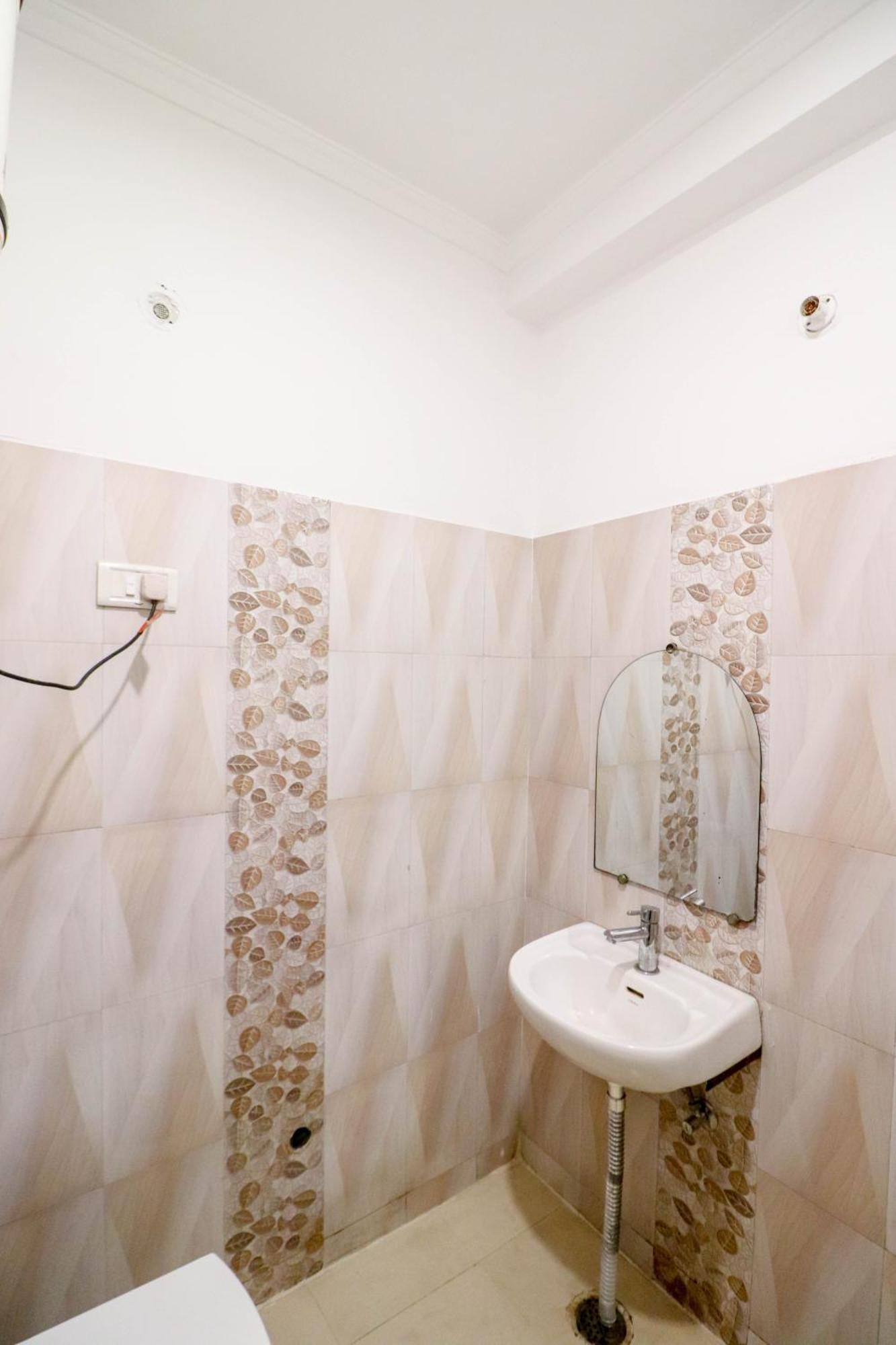 Hotel Devrana Delhi Airport New Delhi Bagian luar foto